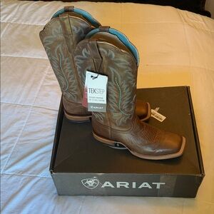 Ariat Women’s Frontier Tilly Western Boots with Blue Accents Size 11B